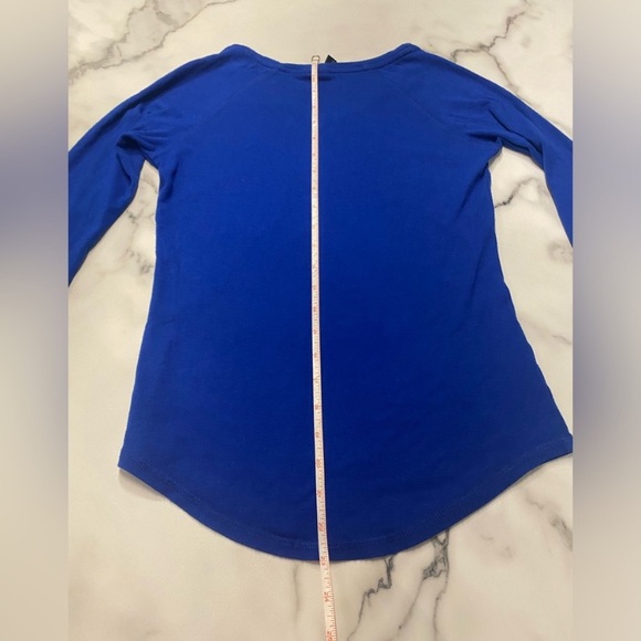 Cynthia Rowley top, blue v-neck shirt, three-quarter length sleeve size medium - Picture 10 of 16